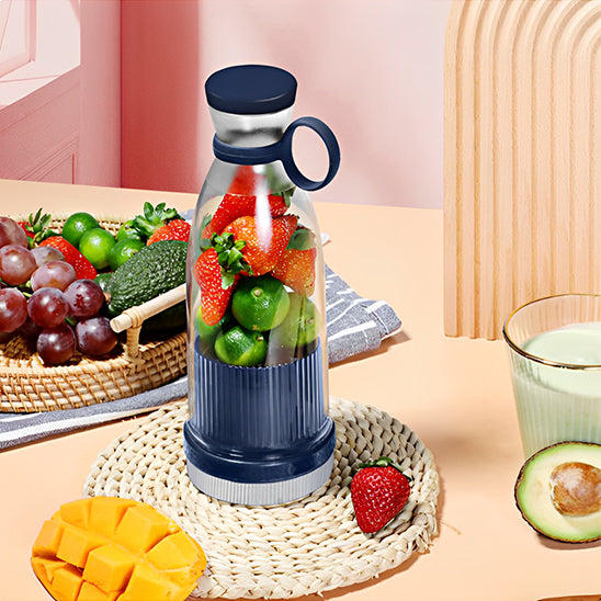 mini-mixeur-sur-la-table-avec-des-fruits-autour