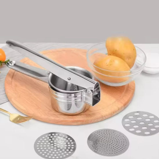 presse-puree-sur-la-planche-a-decouper-avec-les-disques-interchangeables