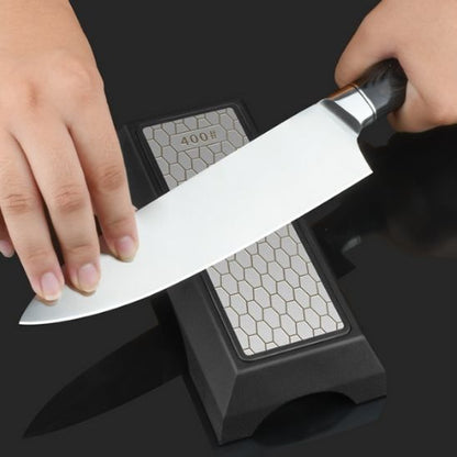 aiguiseur-couteau-aguiseur-aiguise-couteau-sur-comptoir-noir
