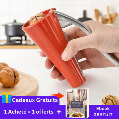 casse-noix-personne-qui-casse-une-noix-de-pecan