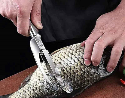 couteau-de-cuisine-enleve-ecaille-sur-poisson-sur-planche