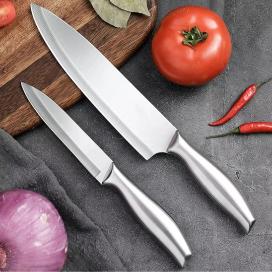 couteau-de-cuisine-le-duo-sur-la-table