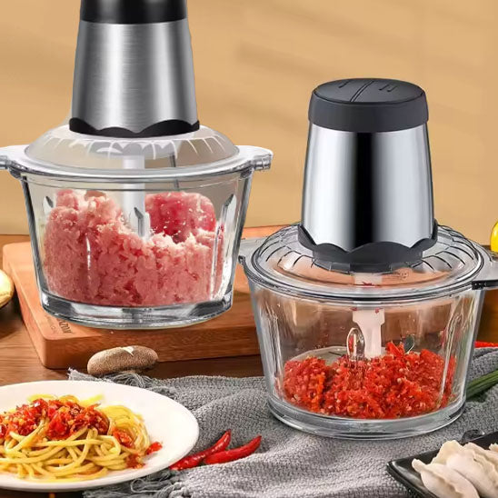 hachoir-avec-piment-hacher-dans-le-bol-en-verre