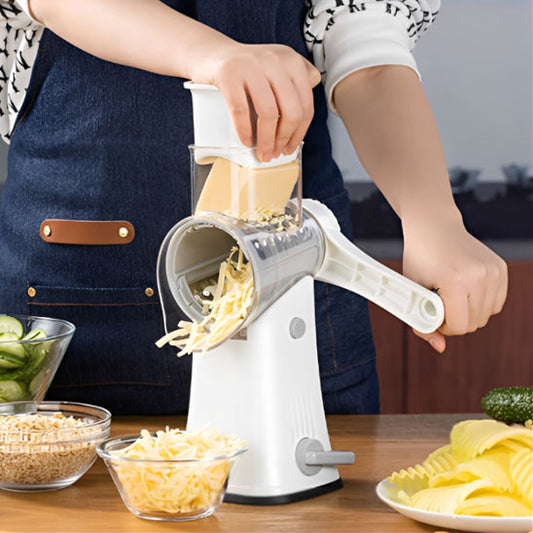 mandoline-cuisine-personne-qui-rape-du-fromage