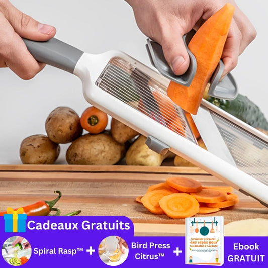 mandoline-cuisine-personne-qui-tranche-une-carotte