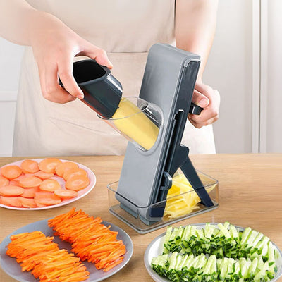 mandoline-cuisine-personne-qui-tranche-une-patate-sur-la-table