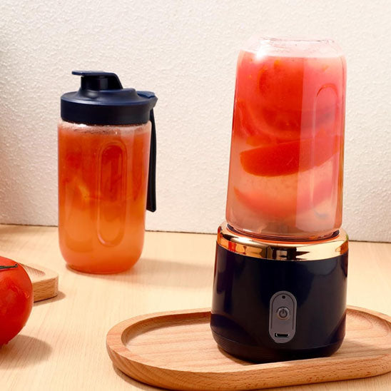 mini-mixeur-avec-jus-de-fruit-fait-a-l-interieur