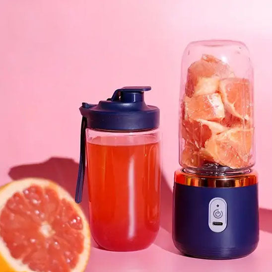 mini-mixeur-avec-pamplemousse-a-l-interieur