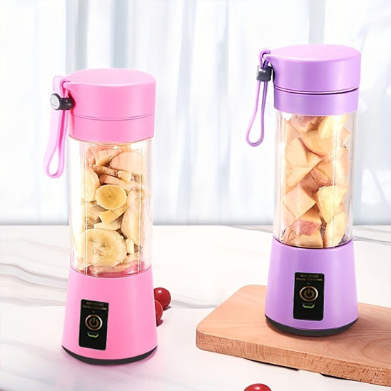 mini-mixeur-sur-la-table-avec-fruit-a-l-interieur