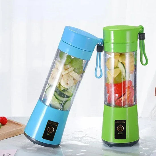 mini-mixeur-sur-le-comptoir-avec-fruit-et-legume-a-l-interieur