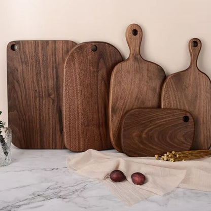 planche-a-decouper-au-mur-sur-table