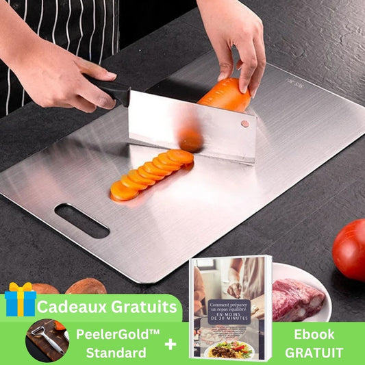 planche-a-decouper-personne-qui-coupe-une-carotte