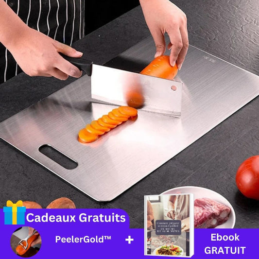 planche-a-decouper-personne-qui-coupe-une-carotte