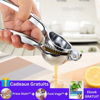 presse-agrume-personne-qui-presse-un-citon-dans-un-verre