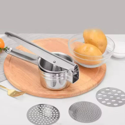 presse-puree-sur-la-planche-a-decouper-avec-les-disques-interchangeables