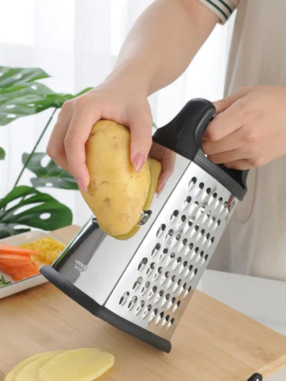 rape-a-fromage-personne-qui-rape-une-patate